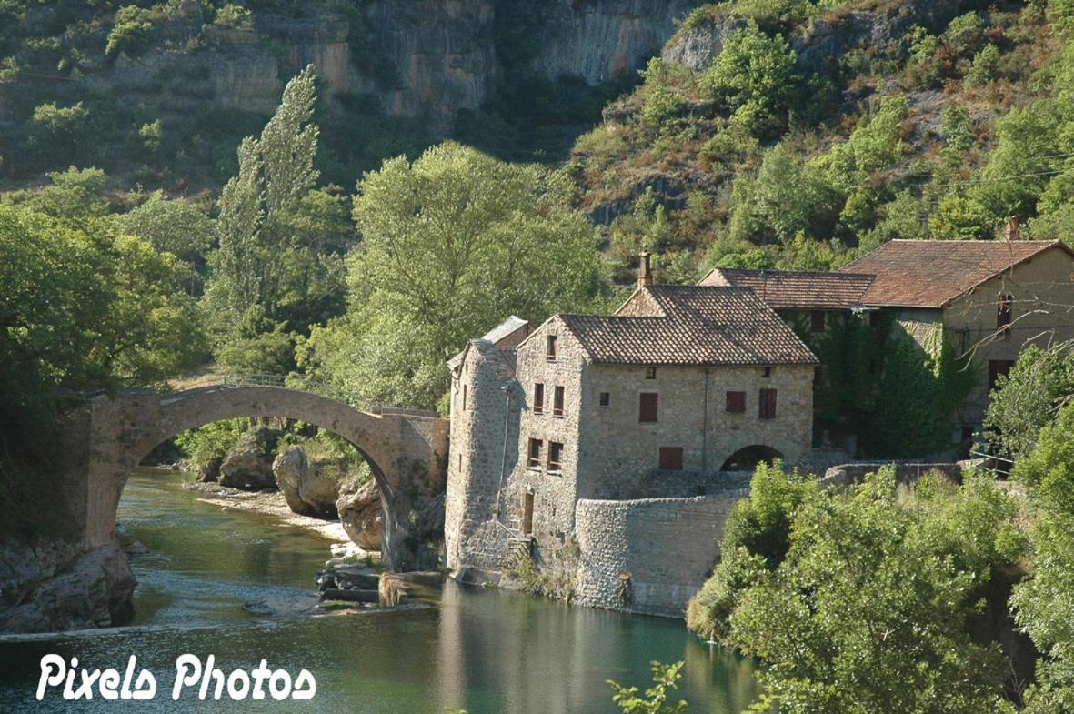 Hotel De La Poste La Cavalerie Buitenkant foto